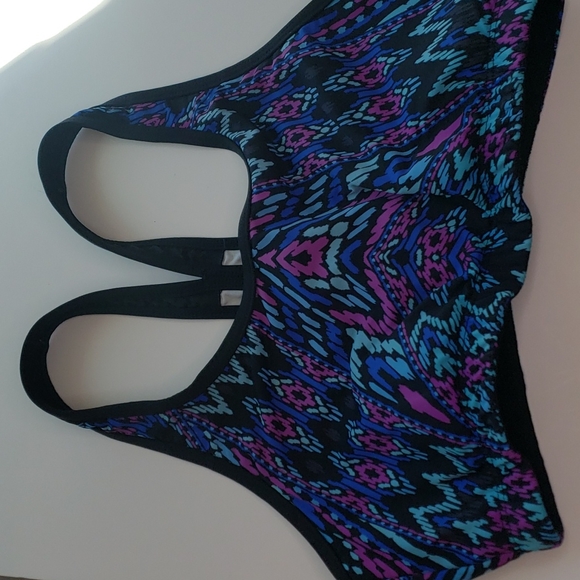Athleta multi print t back sport bra size small - Picture 4 of 5